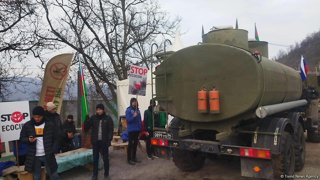 По Лачинской дороге проехала большая колонна автотранспорта миротворцев