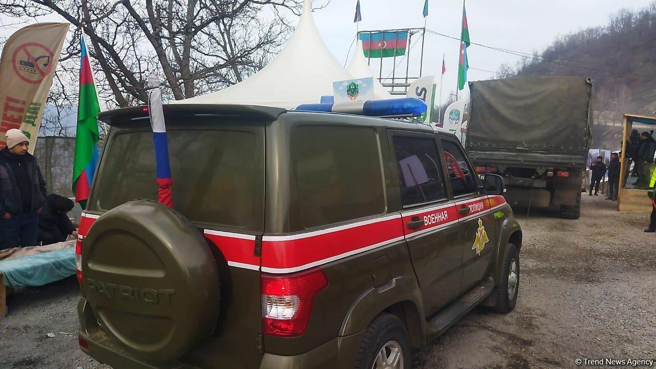 По Лачинской дороге проехала большая колонна автотранспорта миротворцев