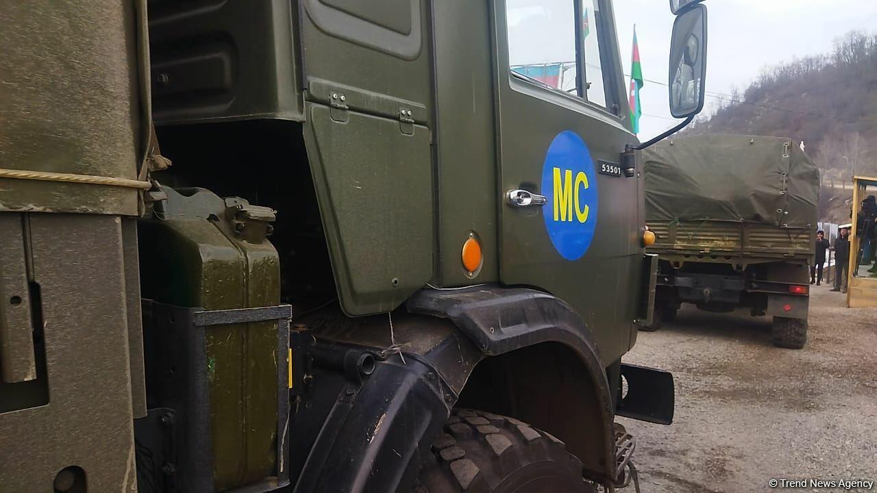 По Лачинской дороге проехала большая колонна автотранспорта миротворцев