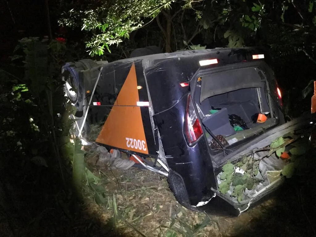 В Бразилии автобус с футбольной командой упал с моста
