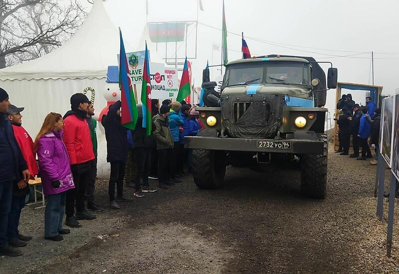 По Лачинской дороге проехали еще 4 автомобиля миротворцев