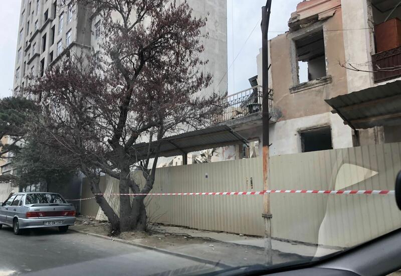 В этом районе Баку сносится жилой дом