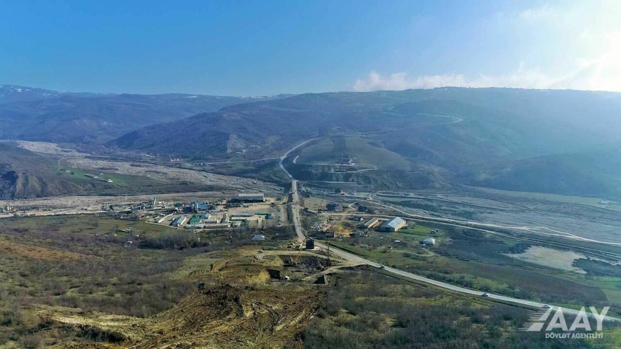 Продолжается реконструкция дороги Муганлы-Исмаиллы-Габала