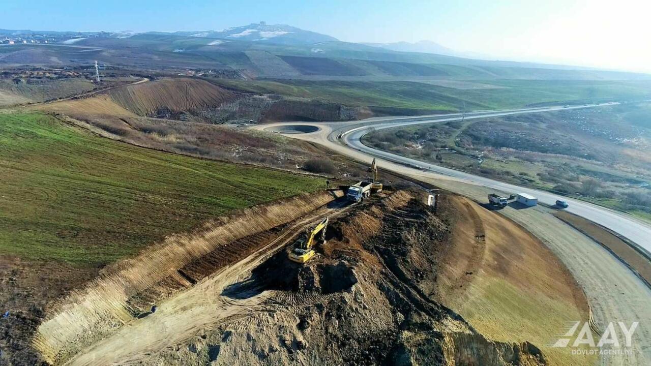Продолжается реконструкция дороги Муганлы-Исмаиллы-Габала