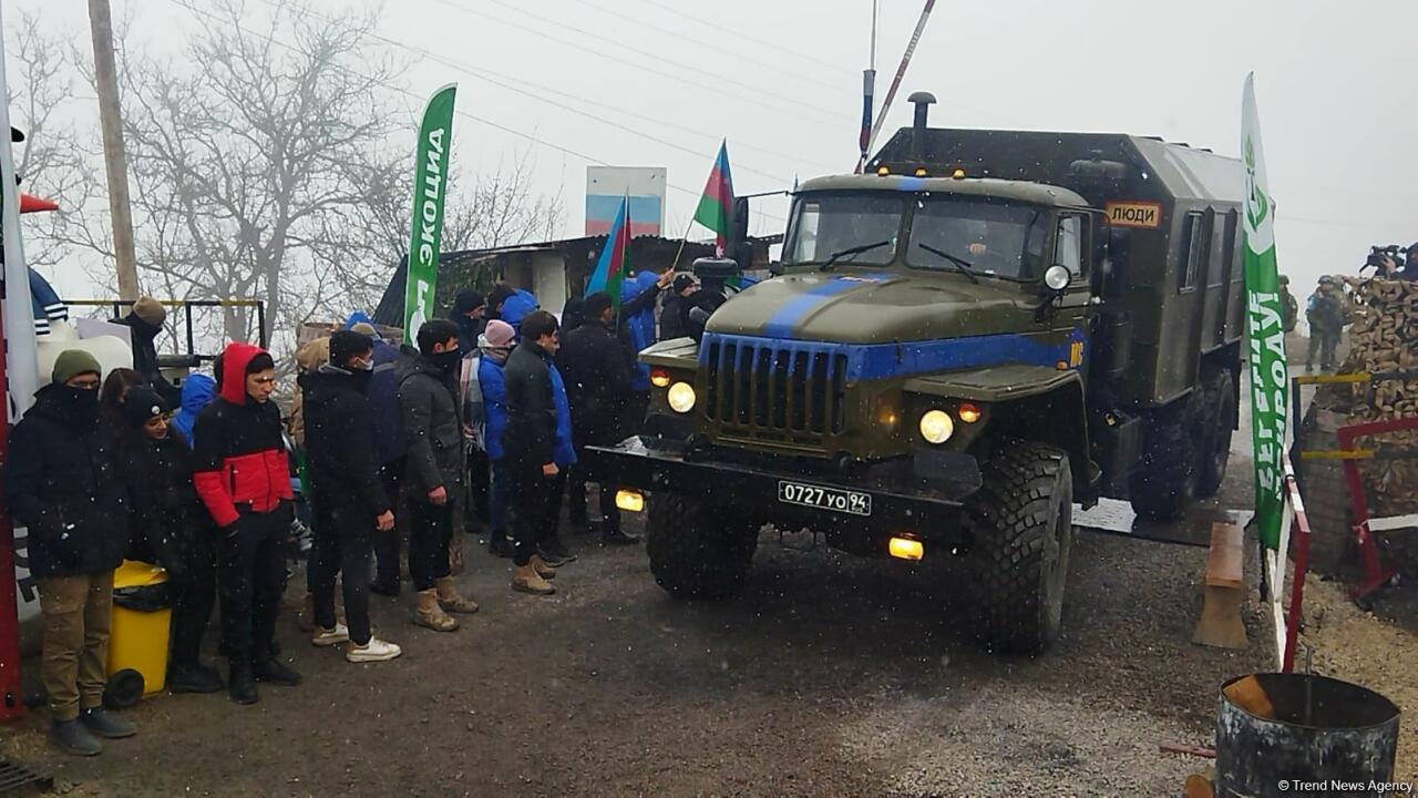 По Лачинской дороге в обеих направлениях проехали автоколонны миротворцев