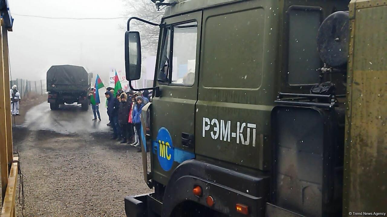 По Лачинской дороге в обеих направлениях проехали автоколонны миротворцев