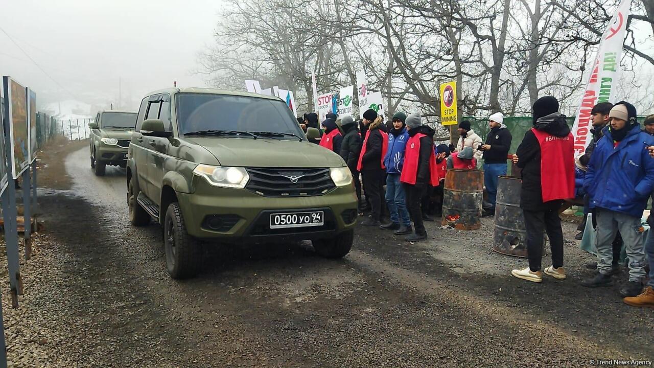 По Лачинской дороге в обеих направлениях проехали автоколонны миротворцев