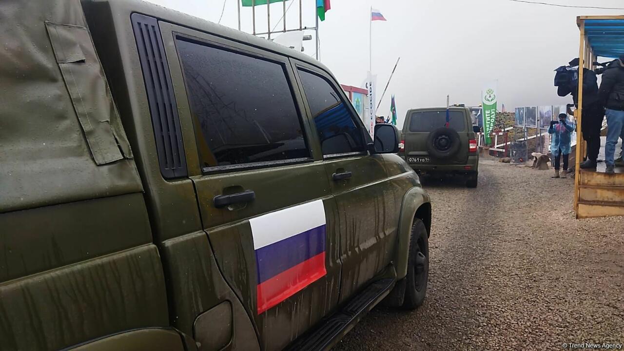 По Лачинской дороге в обеих направлениях проехали автоколонны миротворцев
