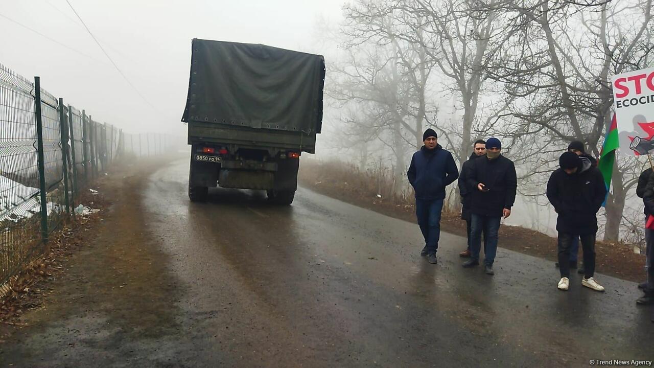 По Лачинской дороге проехали еще 4 автомобиля миротворцев
