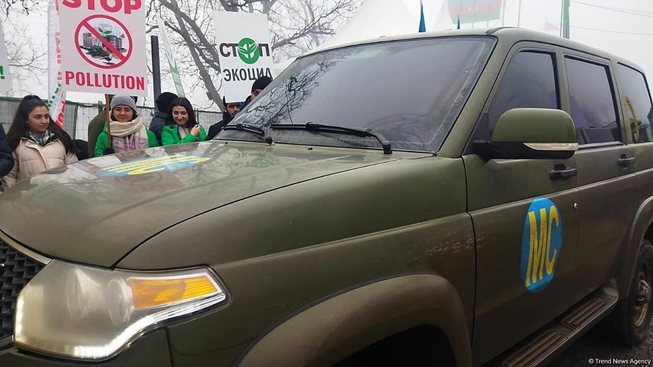 По Лачинской дороге проехали еще 4 автомобиля миротворцев