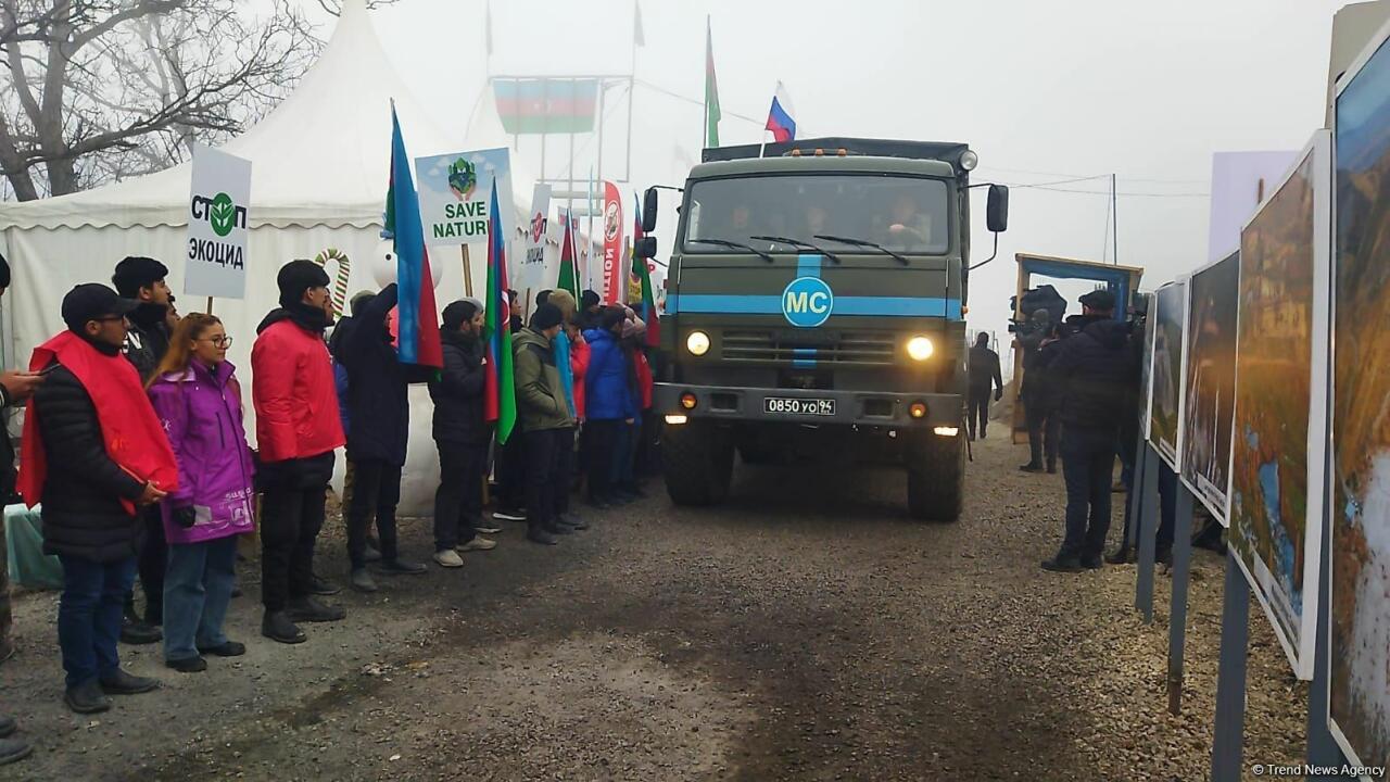 По Лачинской дороге проехали еще 4 автомобиля миротворцев