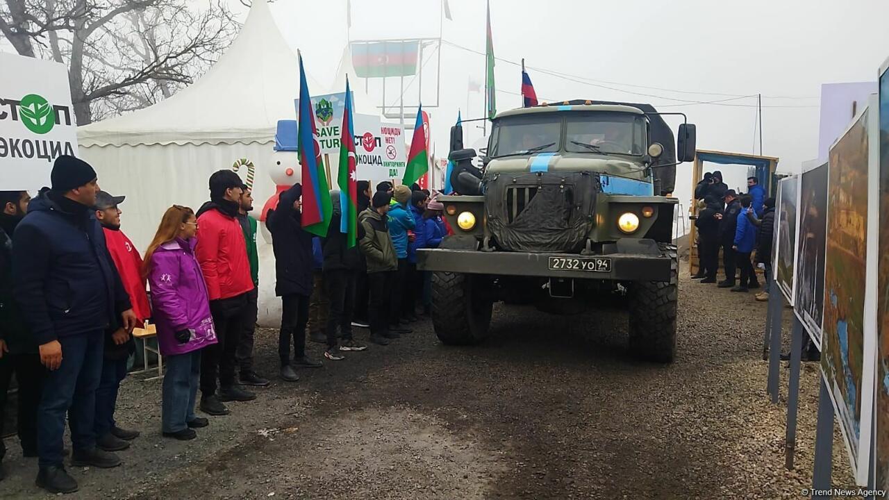 По Лачинской дороге проехали еще 4 автомобиля миротворцев
