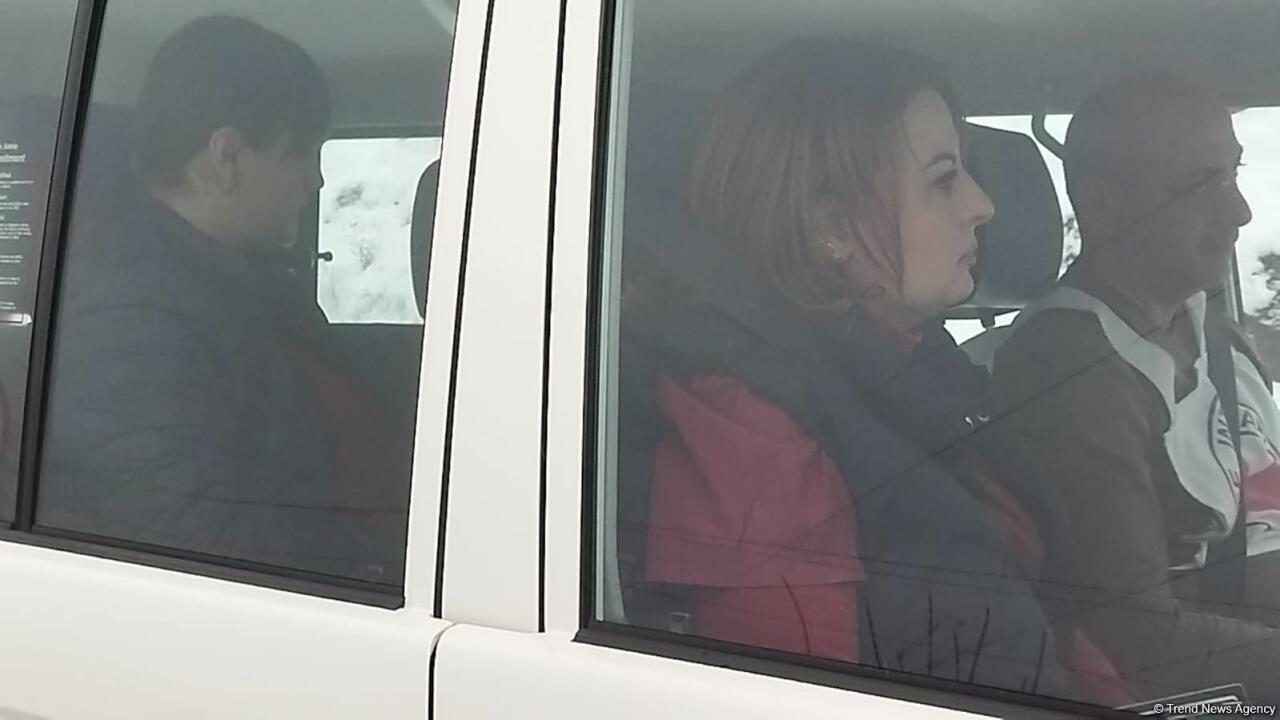По Лачинской дороге проехали автомобили Красного Креста
