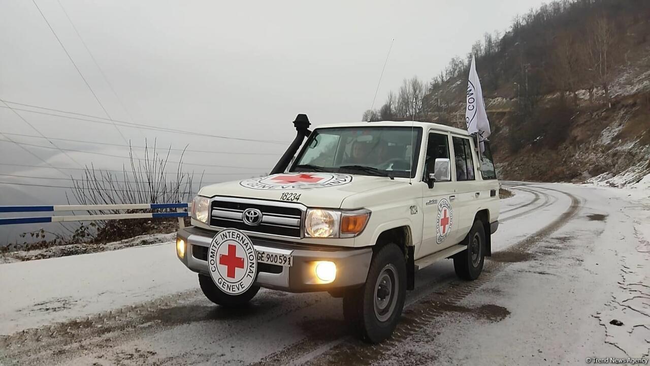 По Лачинской дороге проехали автомобили Красного Креста