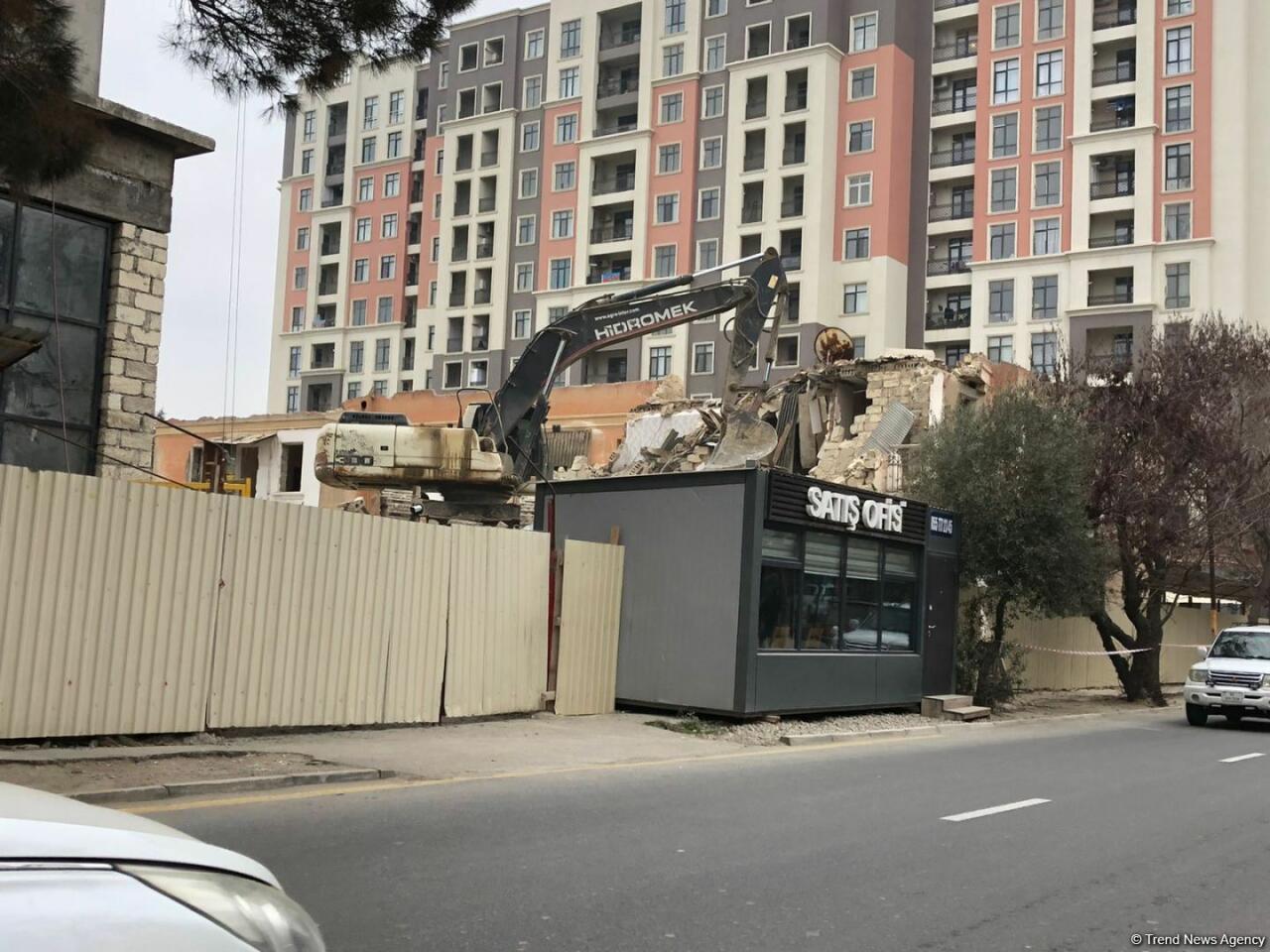 В этом районе Баку сносится жилой дом