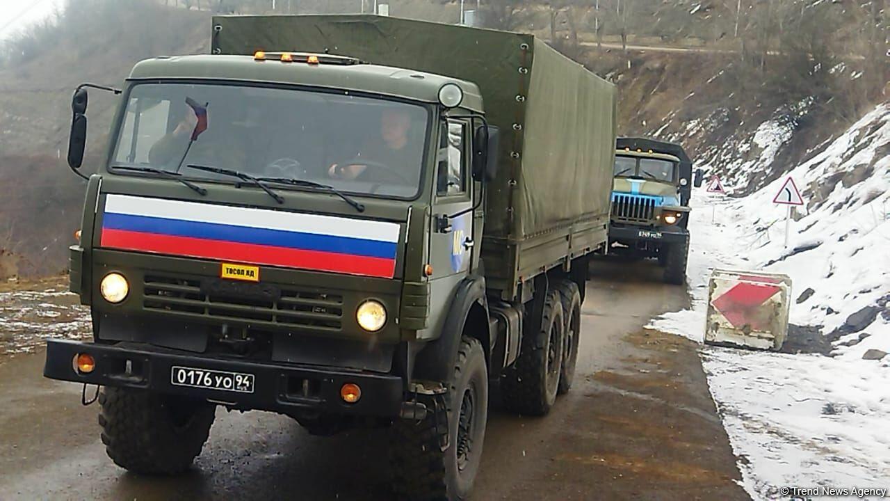 По Лачинской дороге проехали три автомобиля снабжения миротворцев