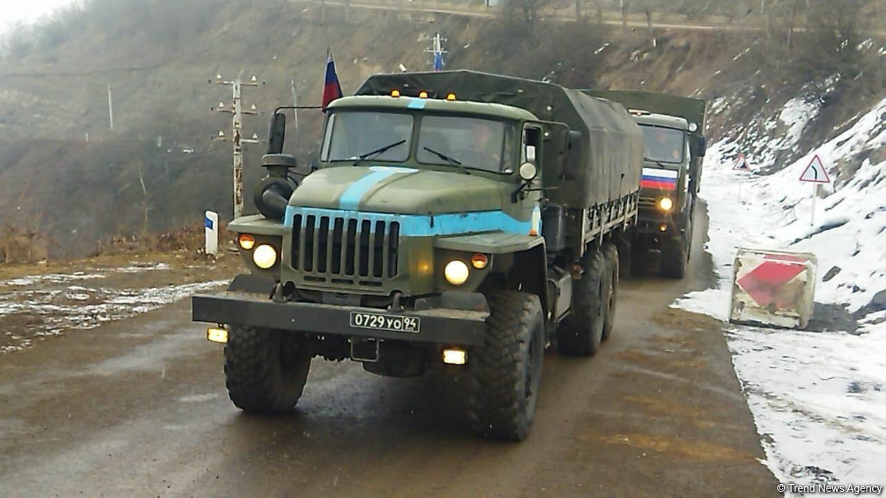 По Лачинской дороге проехали три автомобиля снабжения миротворцев