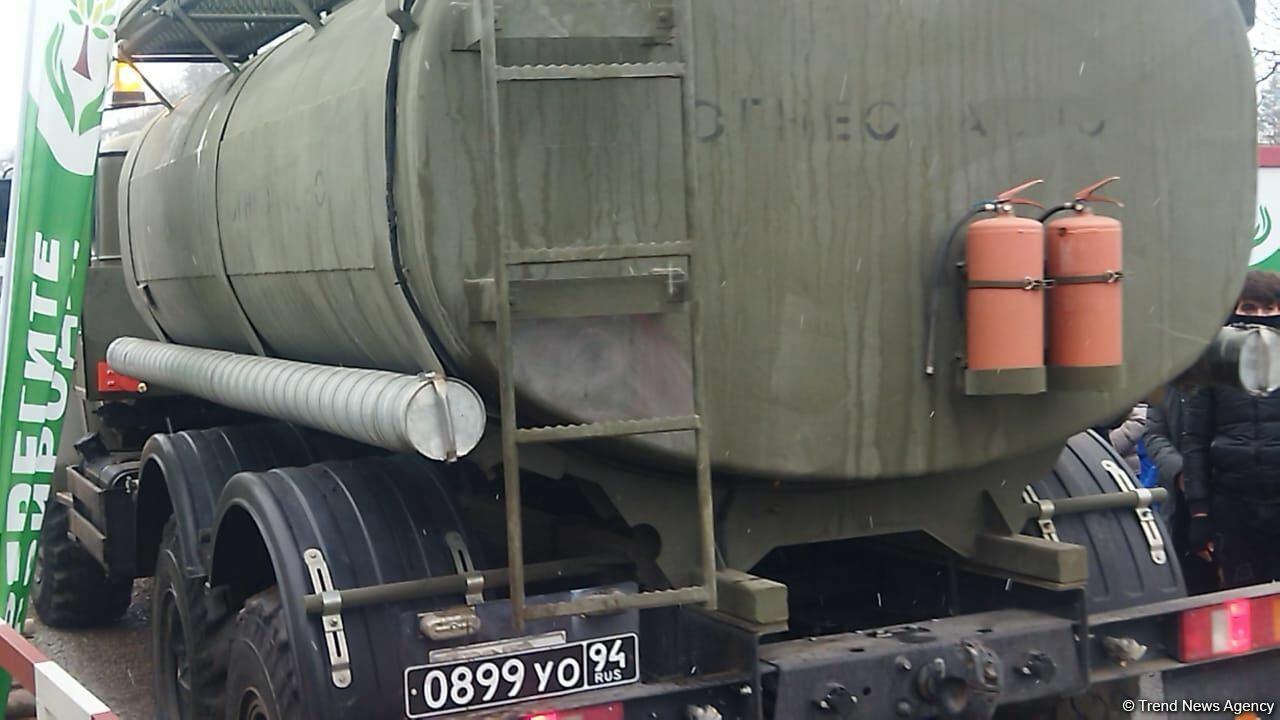 По Лачинской дороге проехали три автомобиля снабжения миротворцев