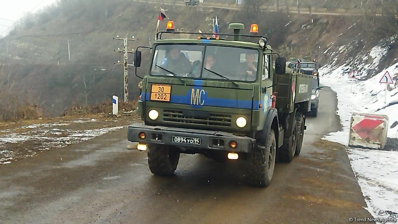 По Лачинской дороге проехали три автомобиля снабжения миротворцев