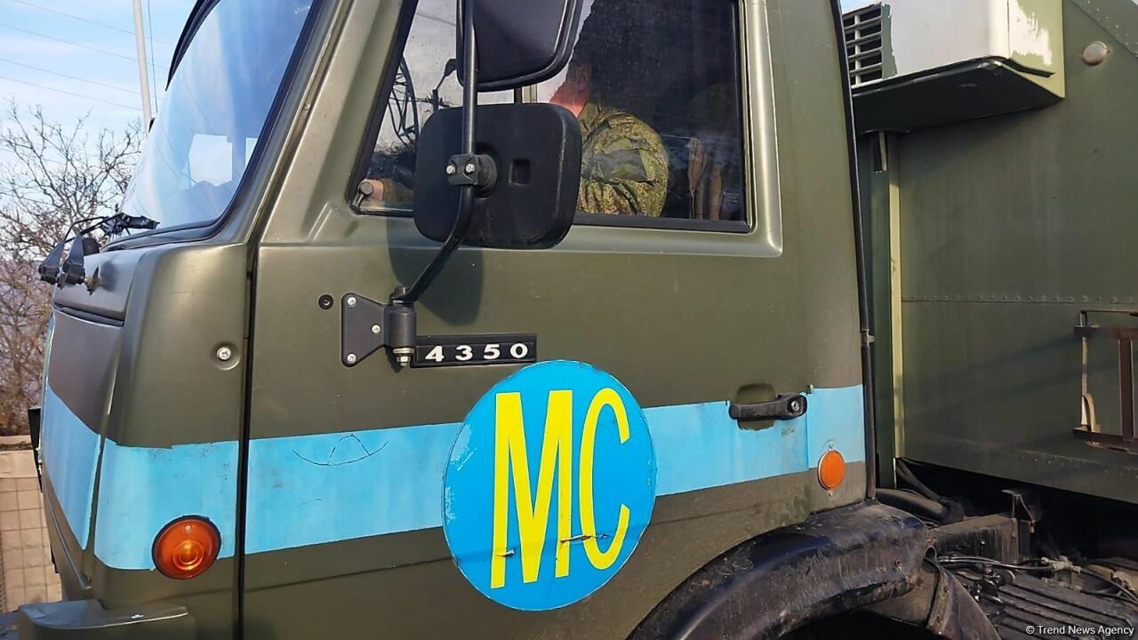 По Лачинской дороге проехали три грузовых автомобиля миротворцев