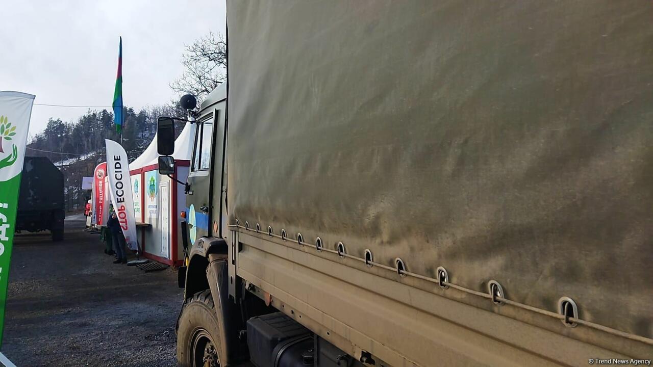 По Лачинской дороге проехали три грузовых автомобиля миротворцев
