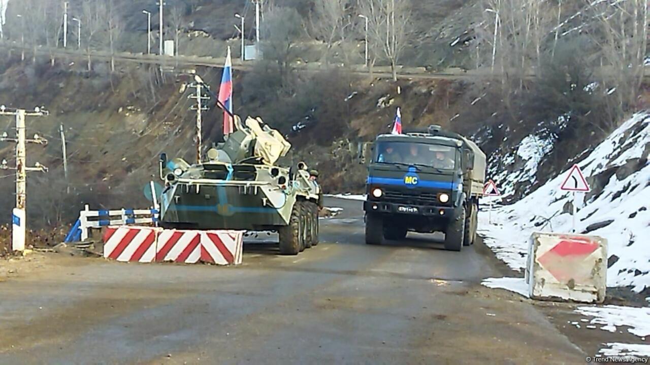 По Лачинской дороге проехали три грузовых автомобиля миротворцев