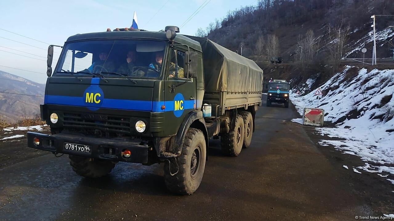 По Лачинской дороге проехали три грузовых автомобиля миротворцев