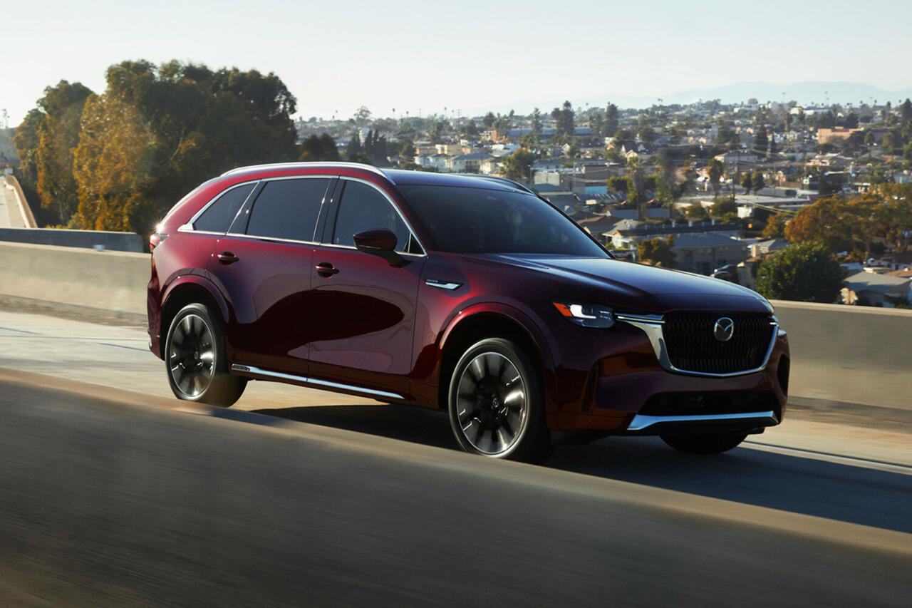 Mazda представила новый семиместный кроссовер CX-90