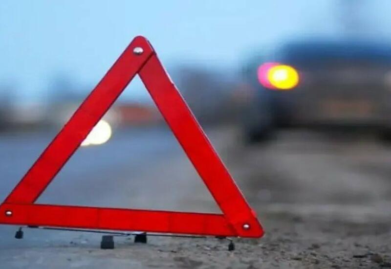 В Баку произошло крупное ДТП с участием микроавтобуса
