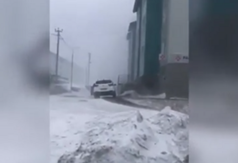Ураганный ветер и метель обрушились на Курилы