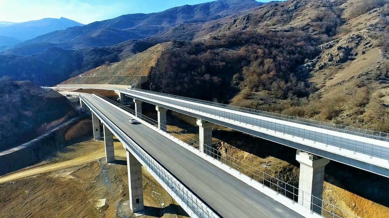 Так Азербайджан строит новую дорогу в Шушу