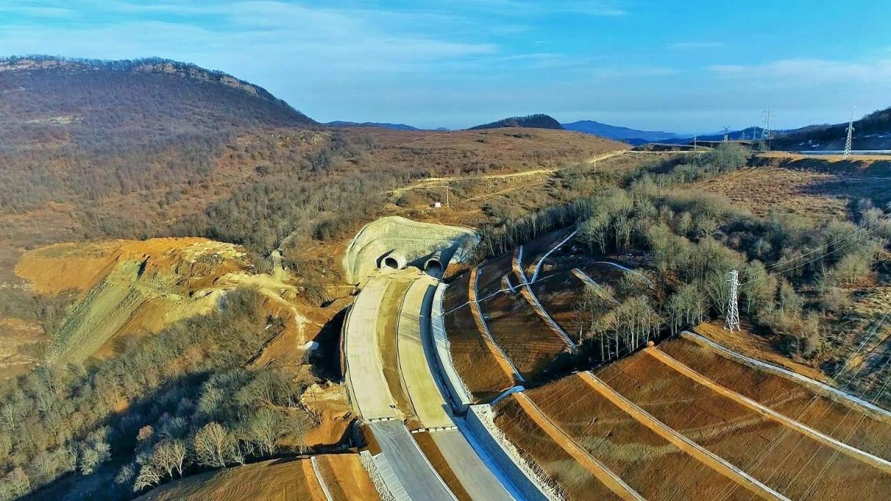 Так Азербайджан строит новую дорогу в Шушу