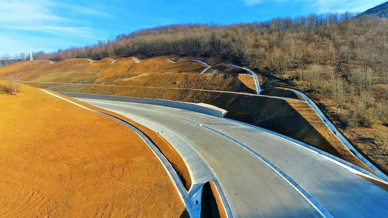 Так Азербайджан строит новую дорогу в Шушу