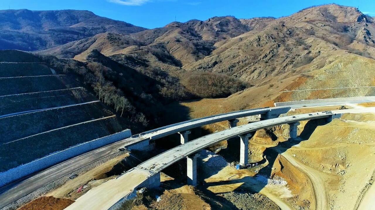 Так Азербайджан строит новую дорогу в Шушу