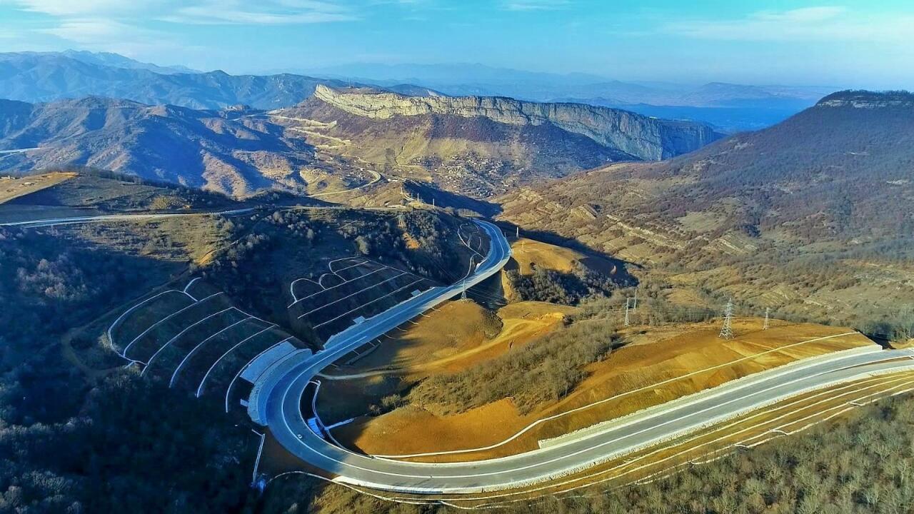 Так Азербайджан строит новую дорогу в Шушу