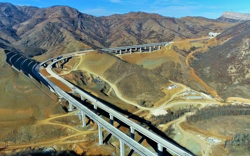 Так Азербайджан строит новую дорогу в Шушу