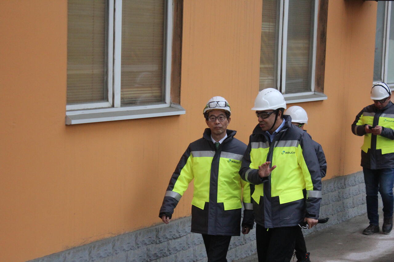 Посол Японии в Азербайджане Джуничи Вада посетил Holcim Azerbaijan