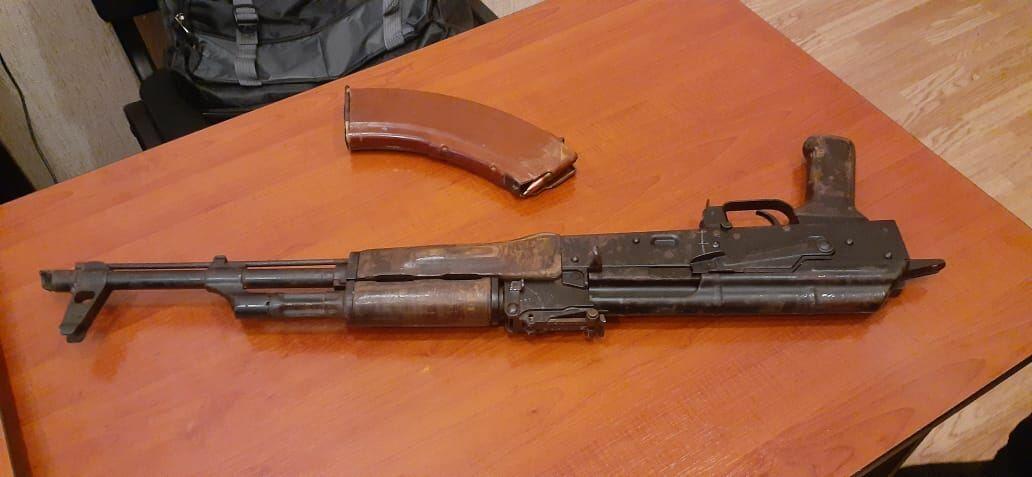 В Азербайджане задержан вооруженный человек, пропагандировавший преступность в соцсетях