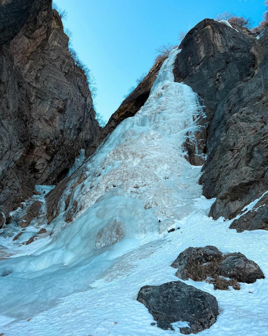 Замерзший водопад в Губе