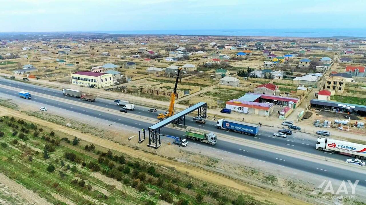 На дороге Баку-Губа-Госграница с РФ строят пешеходные переходы