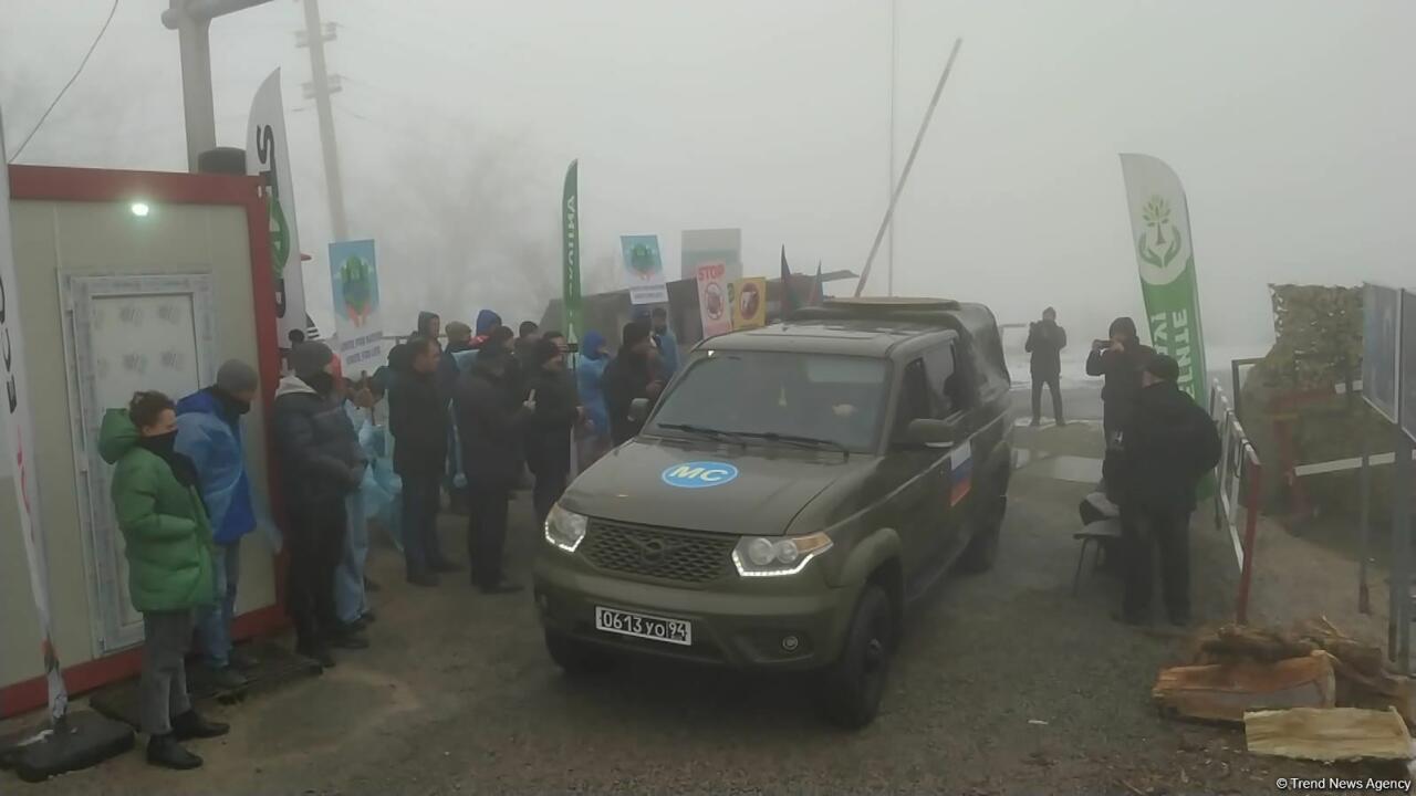 По Лачинской дороге проехали две автомашины миротворцев