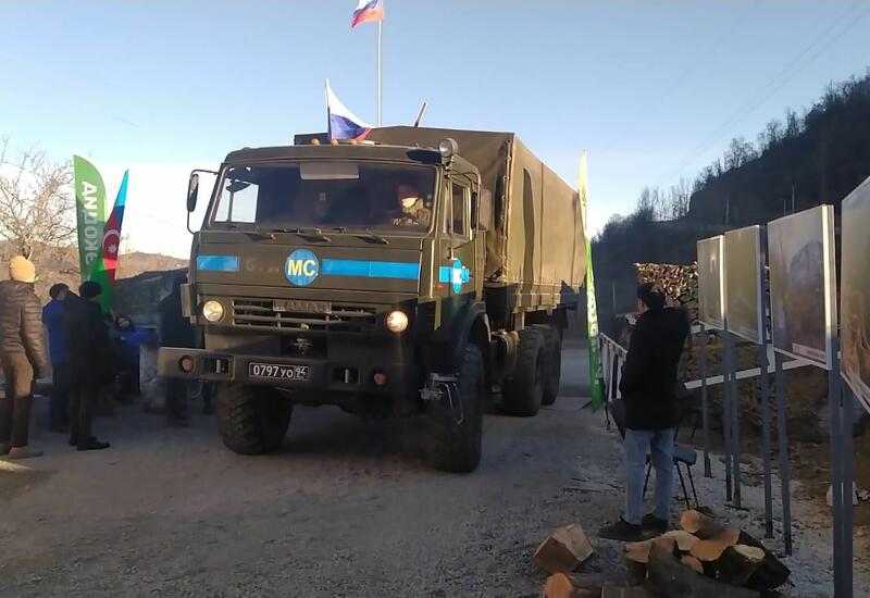 Три автомобиля, принадлежащих миротворцам, проехали по Лачинской дороге