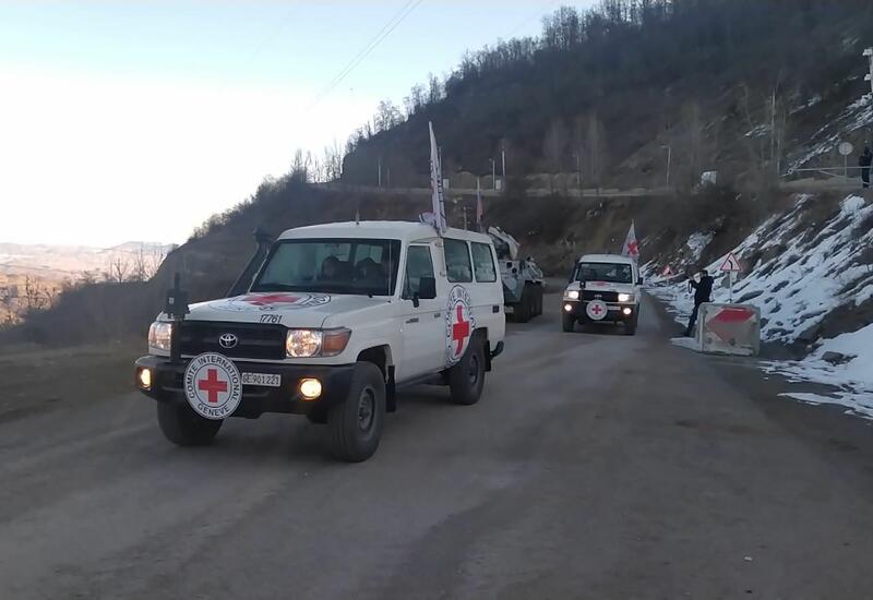 По Лачинской дороге проследовала автоколонна, принадлежащая Красному Кресту