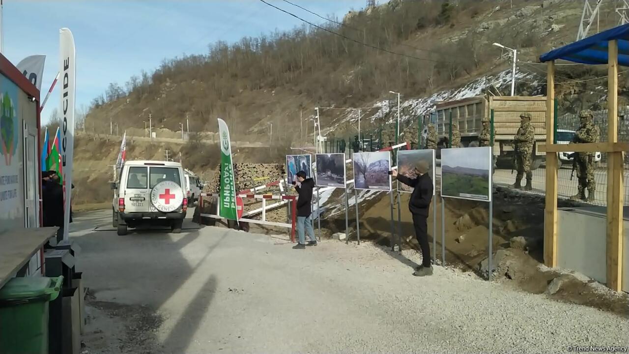 По Лачинской дороге беспрепятственно проехали машины миротворцев и МККК