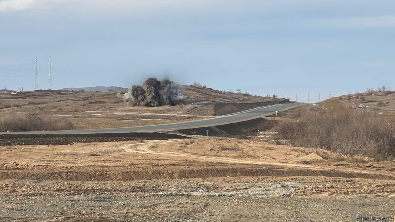 Международные путешественники понаблюдали за процессом обезвреживания мины в Физули