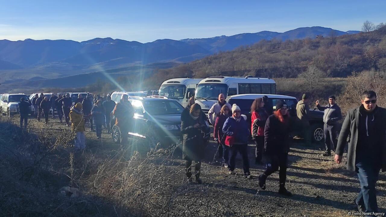 Началась поездка группы международных путешественников из двенадцати стран в Карабах и Восточный Зангезур