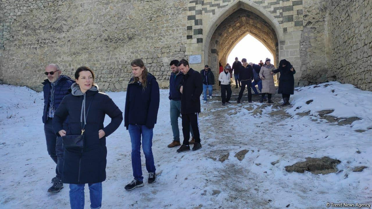 Международные путешественники посетили Шушинскую крепость