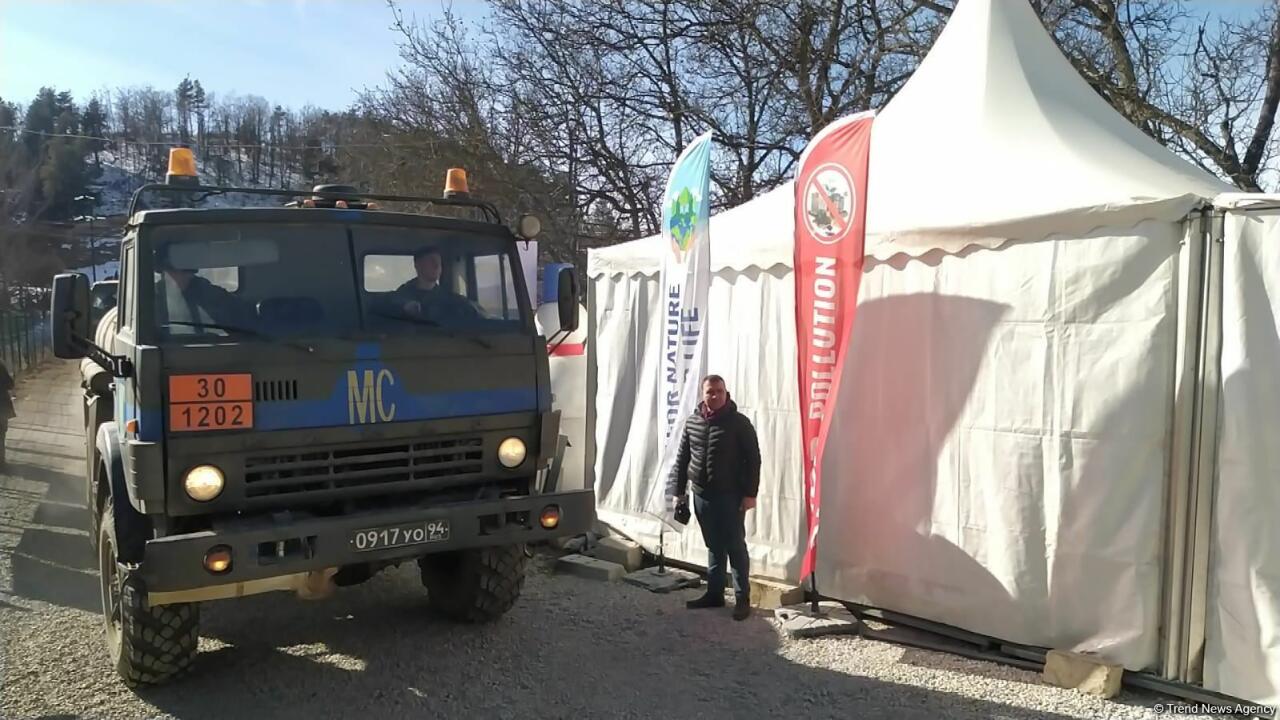 По Лачинской дороге беспрепятственно проехали еще 14 машин миротворцев