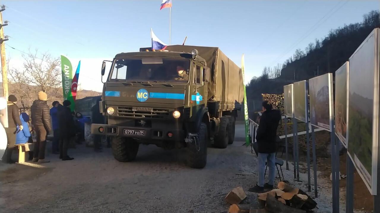 Три автомобиля, принадлежащих миротворцам, проехали по Лачинской дороге