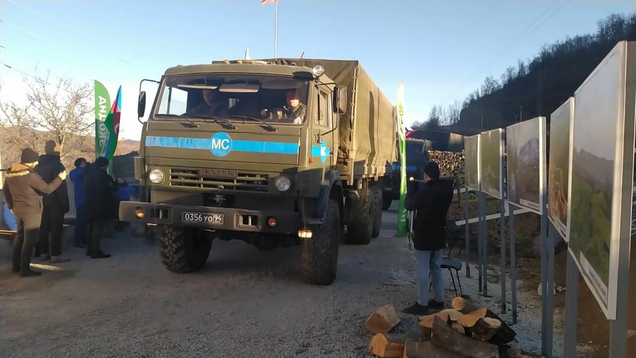 Три автомобиля, принадлежащих миротворцам, проехали по Лачинской дороге